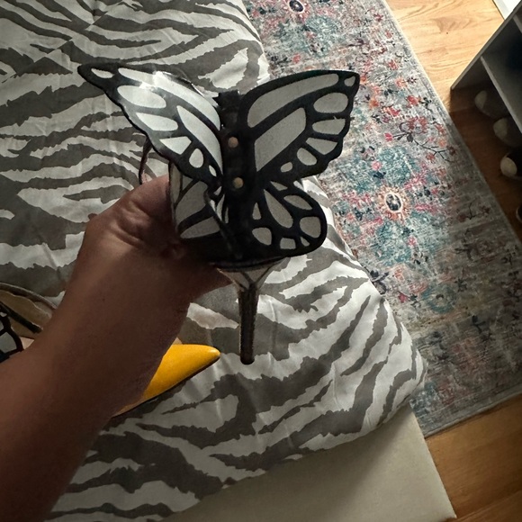 Heels - Picture 5 of 7